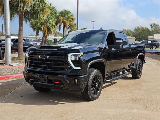 2025 Chevrolet Silverado 2500HD LT photo 3