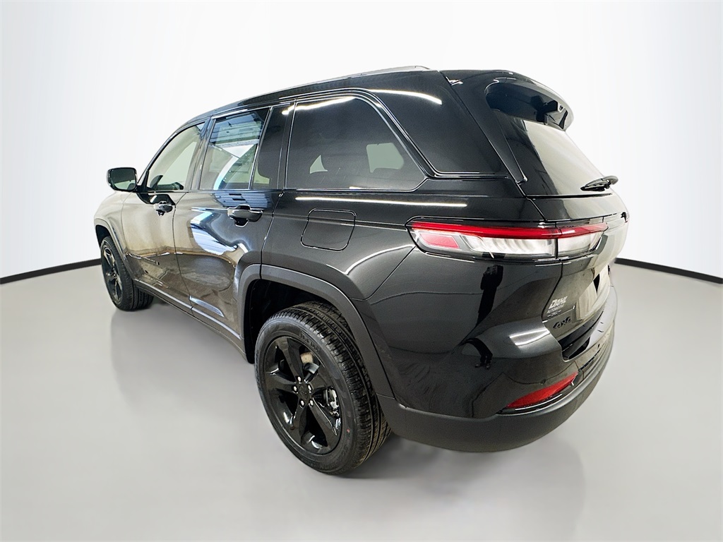 2025 Jeep Grand Cherokee Limited photo 4