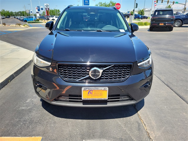 2023 Volvo XC40 Plus AWD photo 3