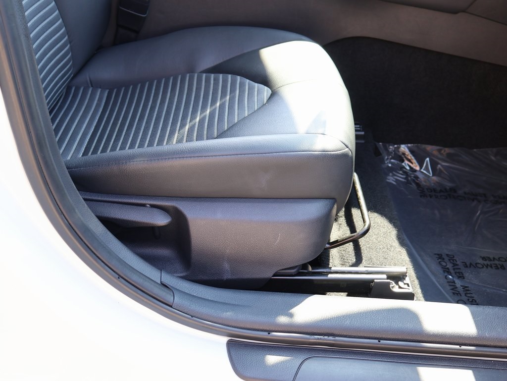 2024 Toyota Camry SE photo 10