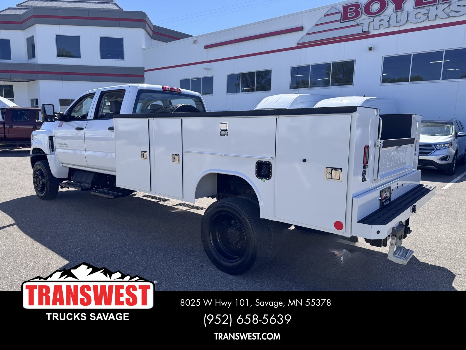 2022 Chevrolet Silverado 5500HD photo 3