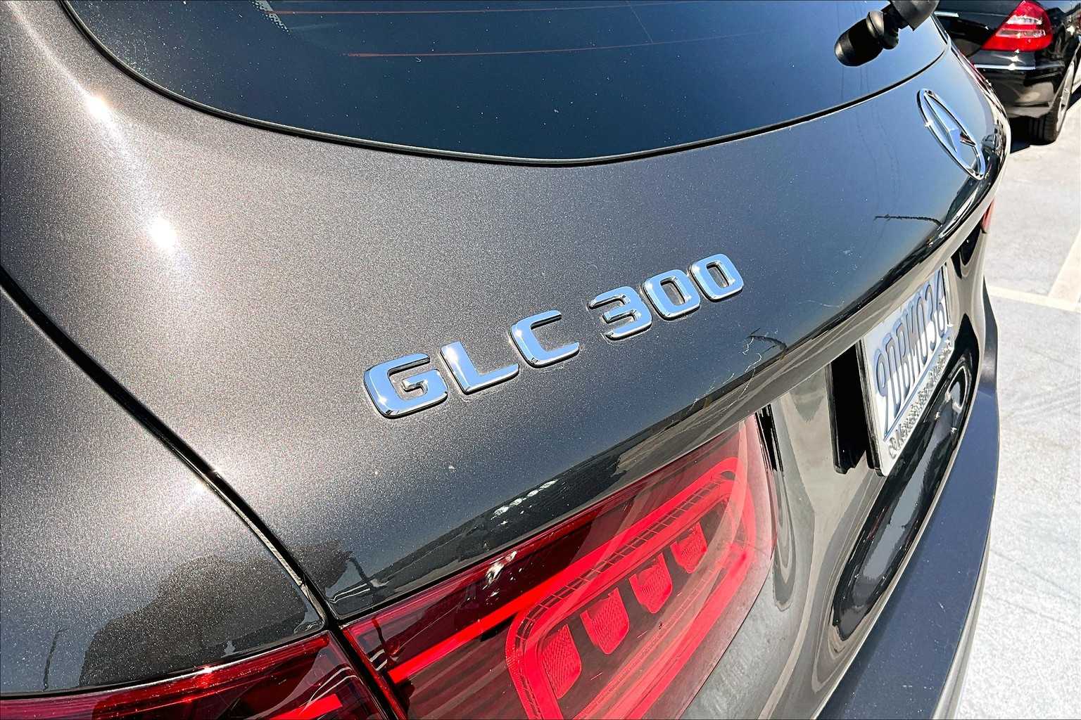 2022 Mercedes Benz GLC 300 photo 9