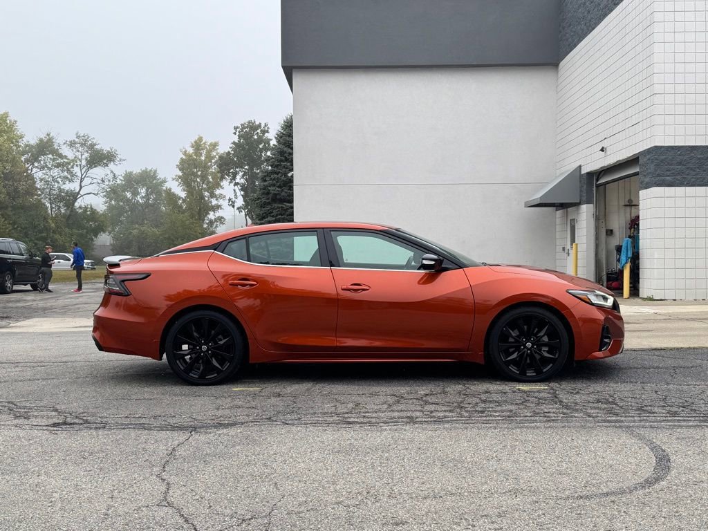 2019 Nissan Maxima SR photo 2