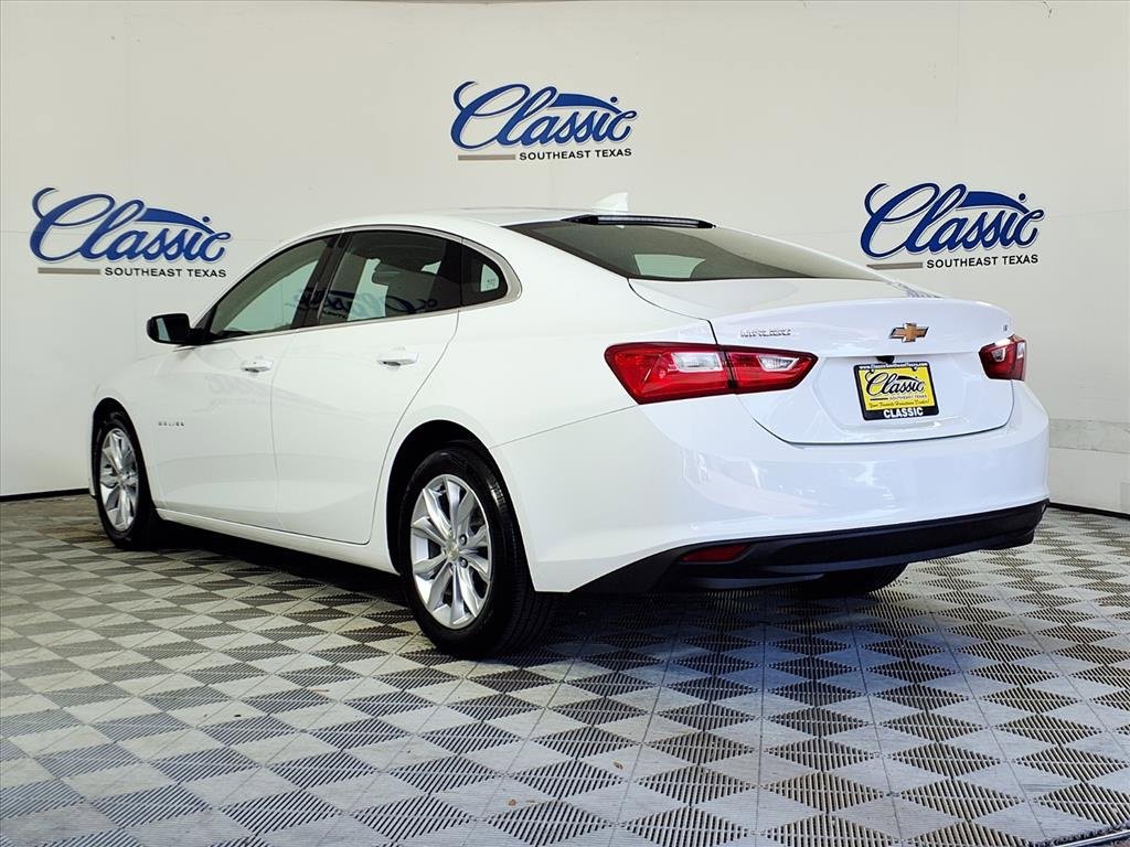 2023 Chevrolet Malibu 1LT photo 2