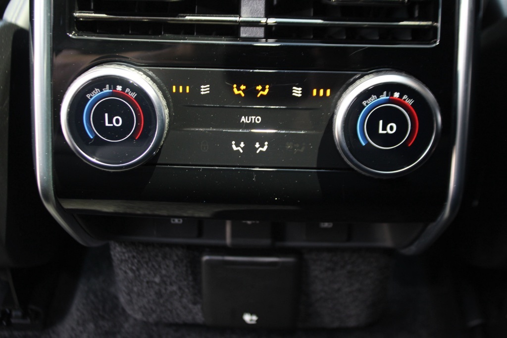 2024 Land Rover Range Rover SE photo 24