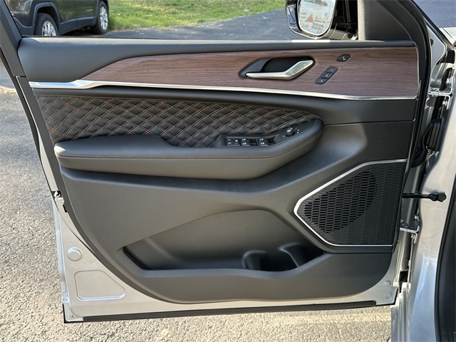 2025 Jeep Grand Cherokee L Summit photo 33