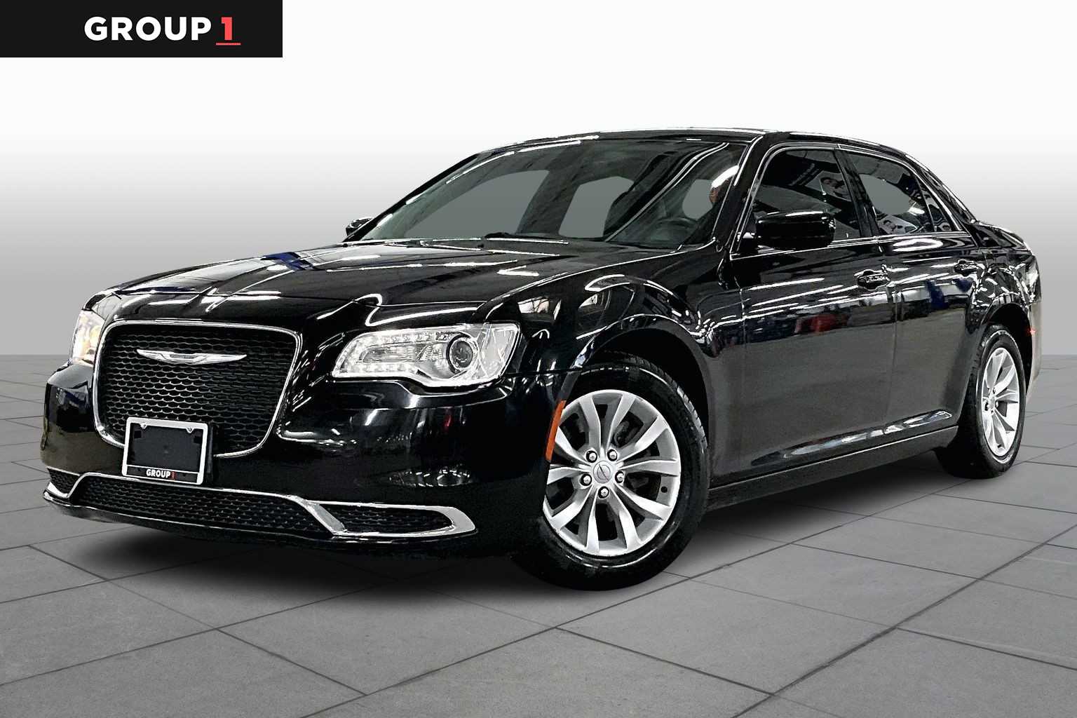 2015 Chrysler 300 Limited's photo