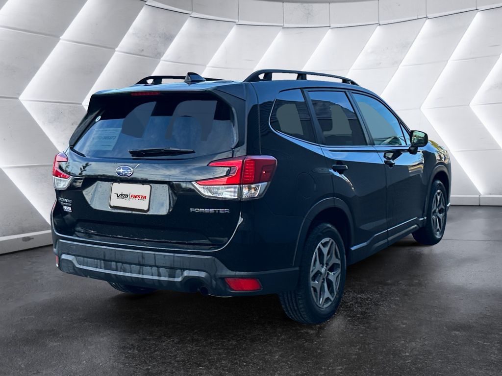 2022 Subaru Forester Premium photo 2