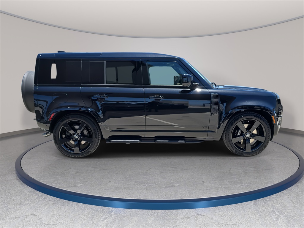 2025 Land Rover Defender 110 V8 photo 4