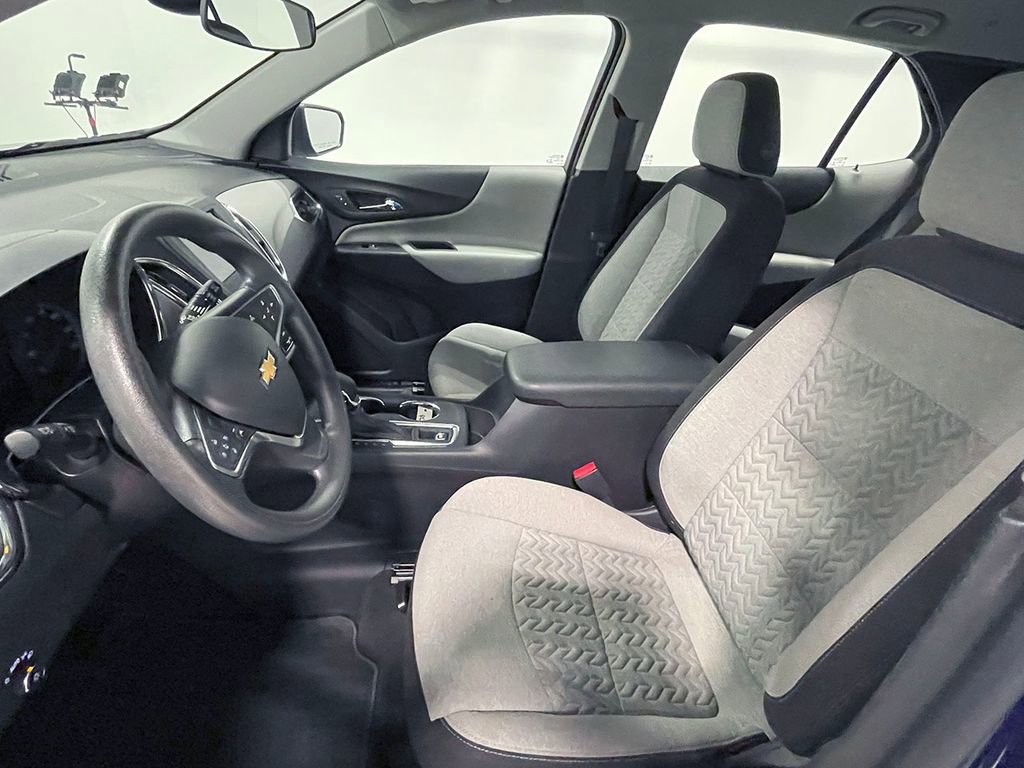 2023 Chevrolet Equinox LS photo 2