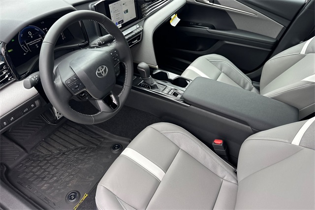 2025 Toyota Camry SE photo 10