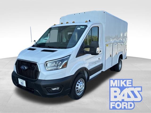 2024 Ford Transit Cutaway Base's photo