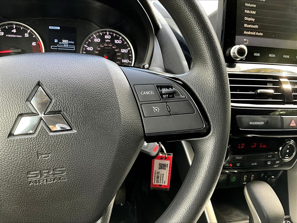 2023 Mitsubishi Eclipse Cross LE photo 18