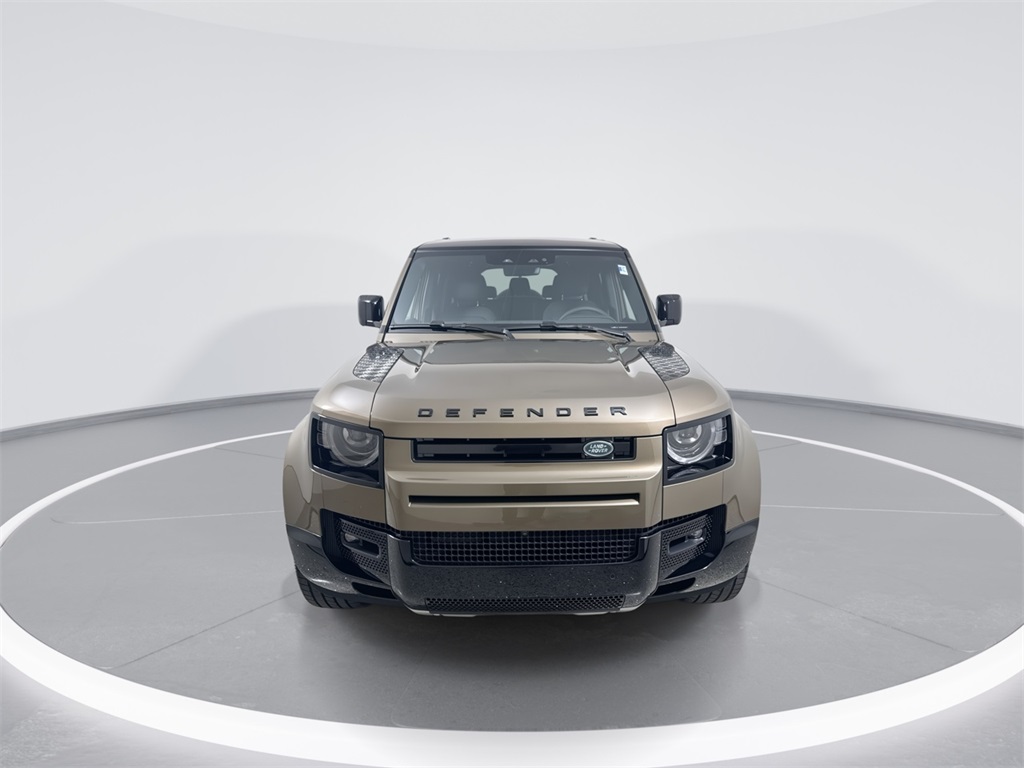 2025 Land Rover Defender 130 X-Dynamic SE photo 2