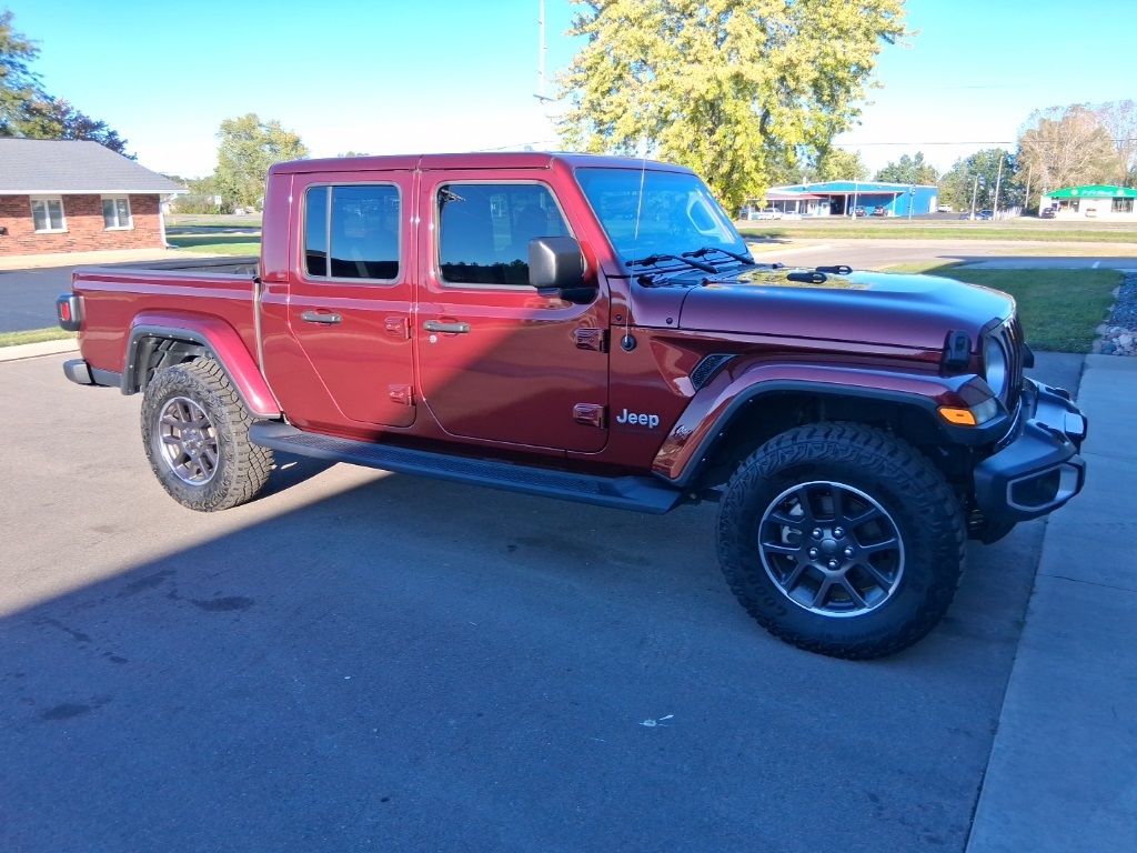 2021 Jeep Gladiator Overland photo 2