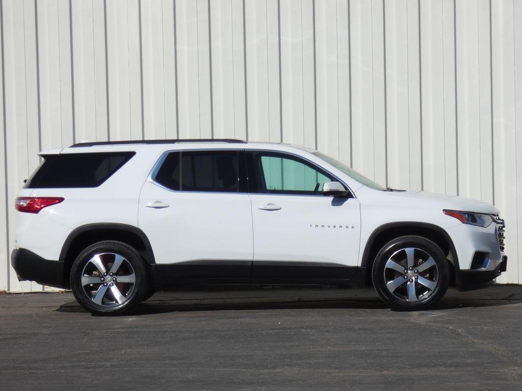 Used 2020 Chevrolet Traverse 3LT with VIN 1GNEVHKWXLJ197515 for sale in Kansas City