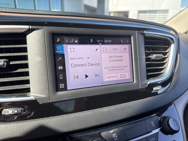 2022 Chrysler Voyager LX photo 11
