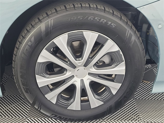 2021 Toyota Prius LE AWD-e photo 13