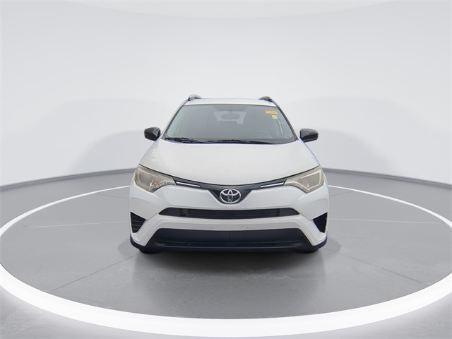 2016 Toyota RAV4 LE photo 3