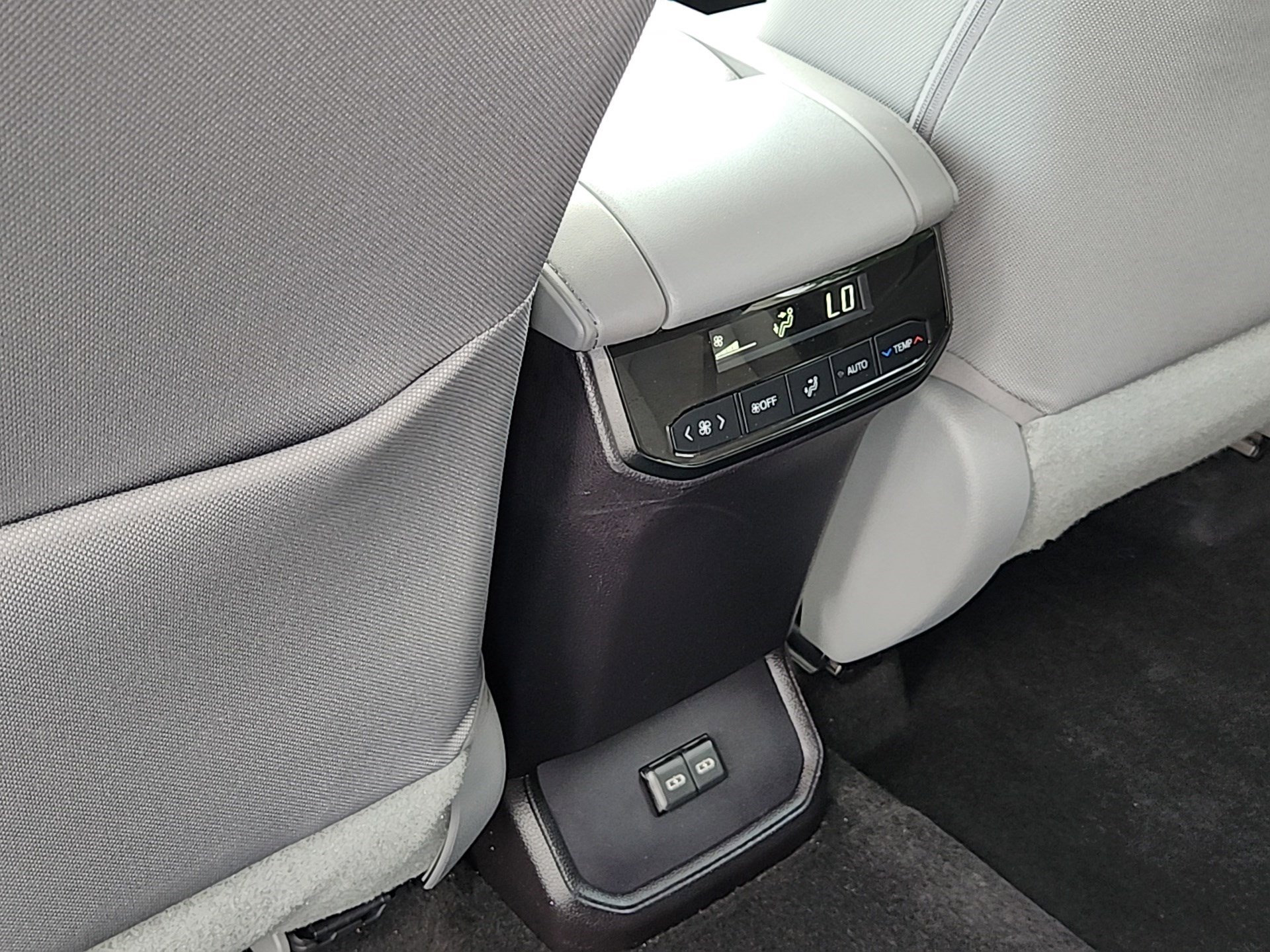 2023 Toyota Highlander L photo 22