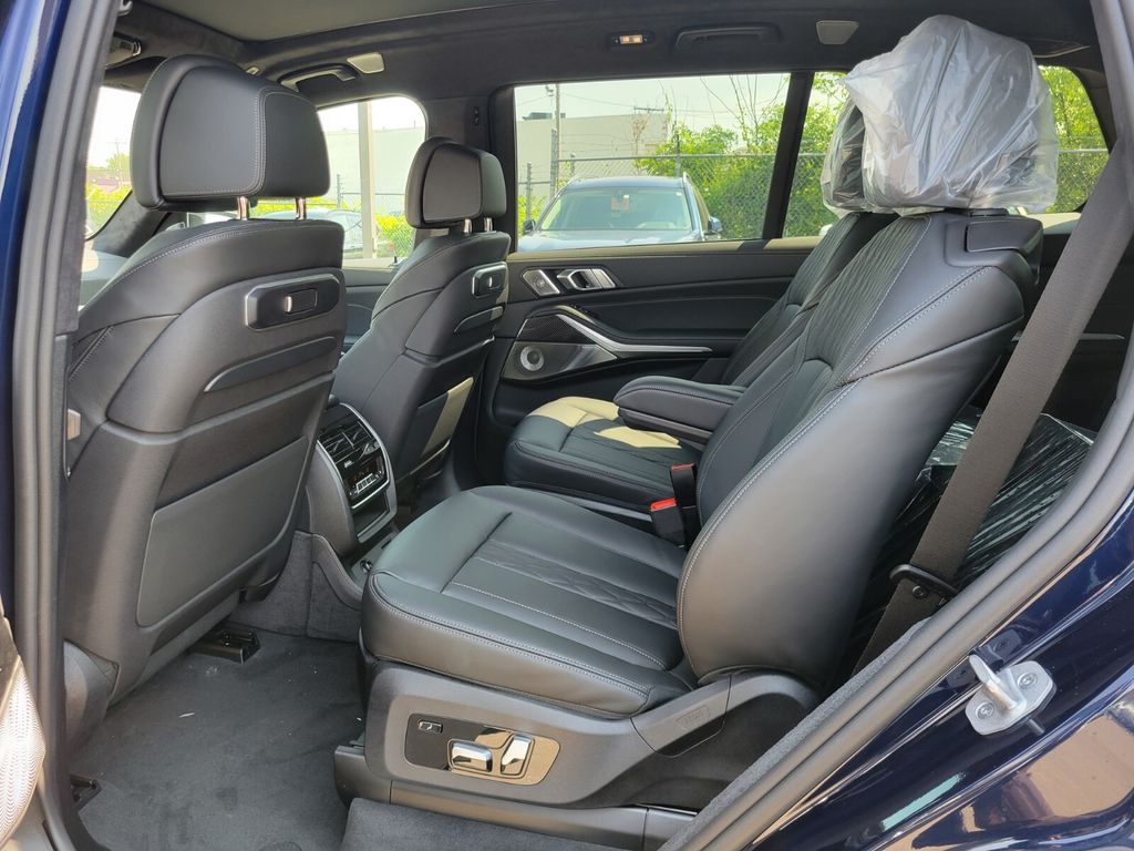 2026 Bmw X7 M60i photo 17
