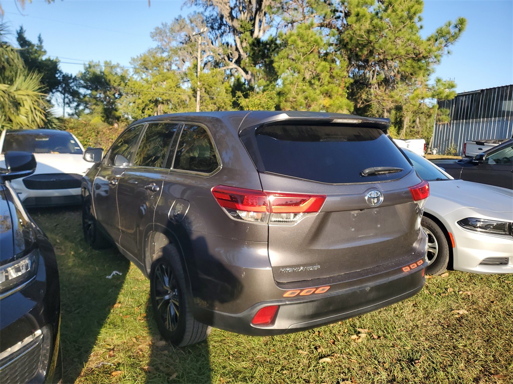 2019 Toyota Highlander LE photo 4