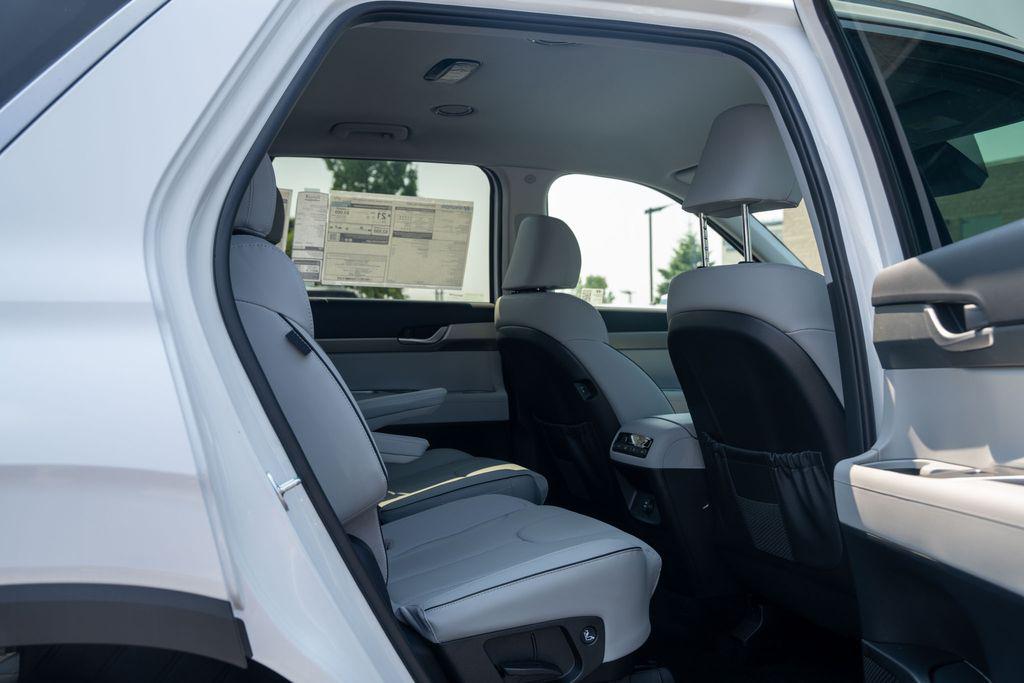 2026 Hyundai Palisade SEL photo 15