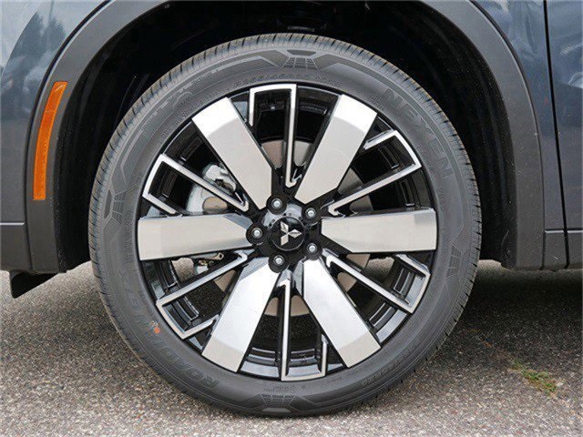 2025 Mitsubishi Outlander SE photo 2