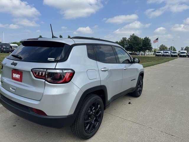 2025 Jeep Compass Latitude photo 6
