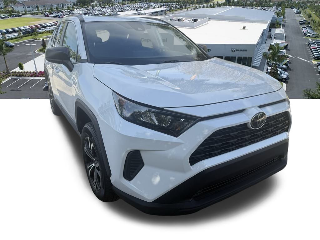 2021 Toyota RAV4 LE photo 2