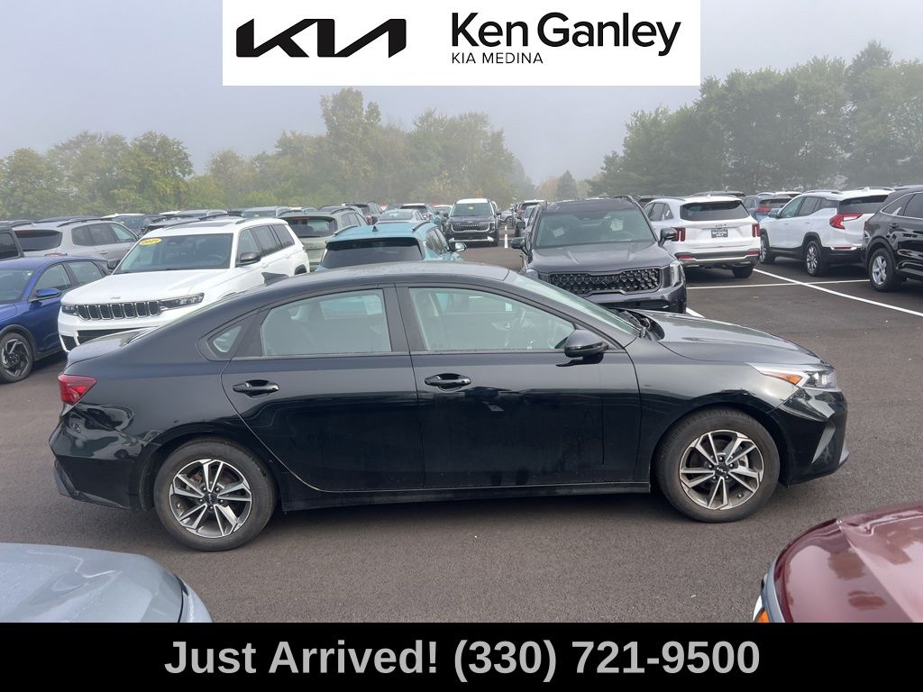 2023 Kia Forte LXS photo 4