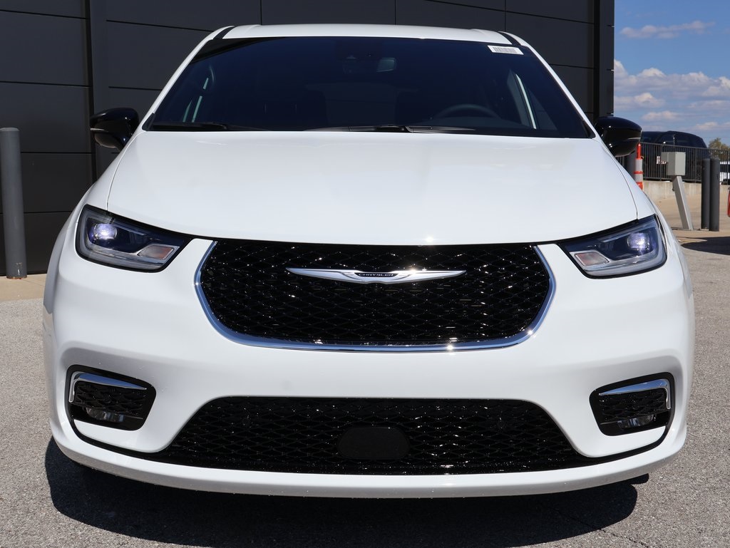 2026 Chrysler Pacifica photo 6