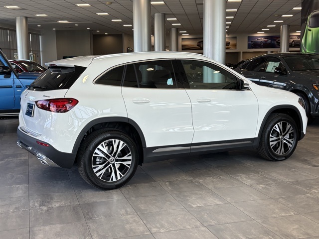 2026 Mercedes Benz GLA 250 4MATIC photo 3
