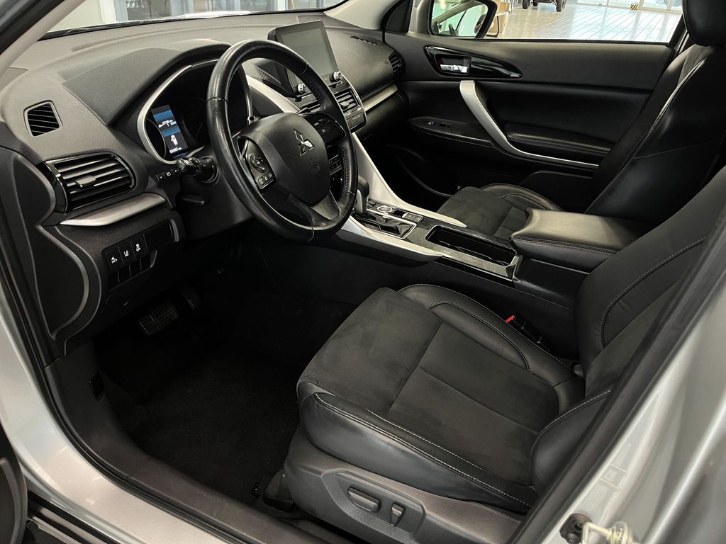 2022 Mitsubishi Eclipse Cross SE photo 13
