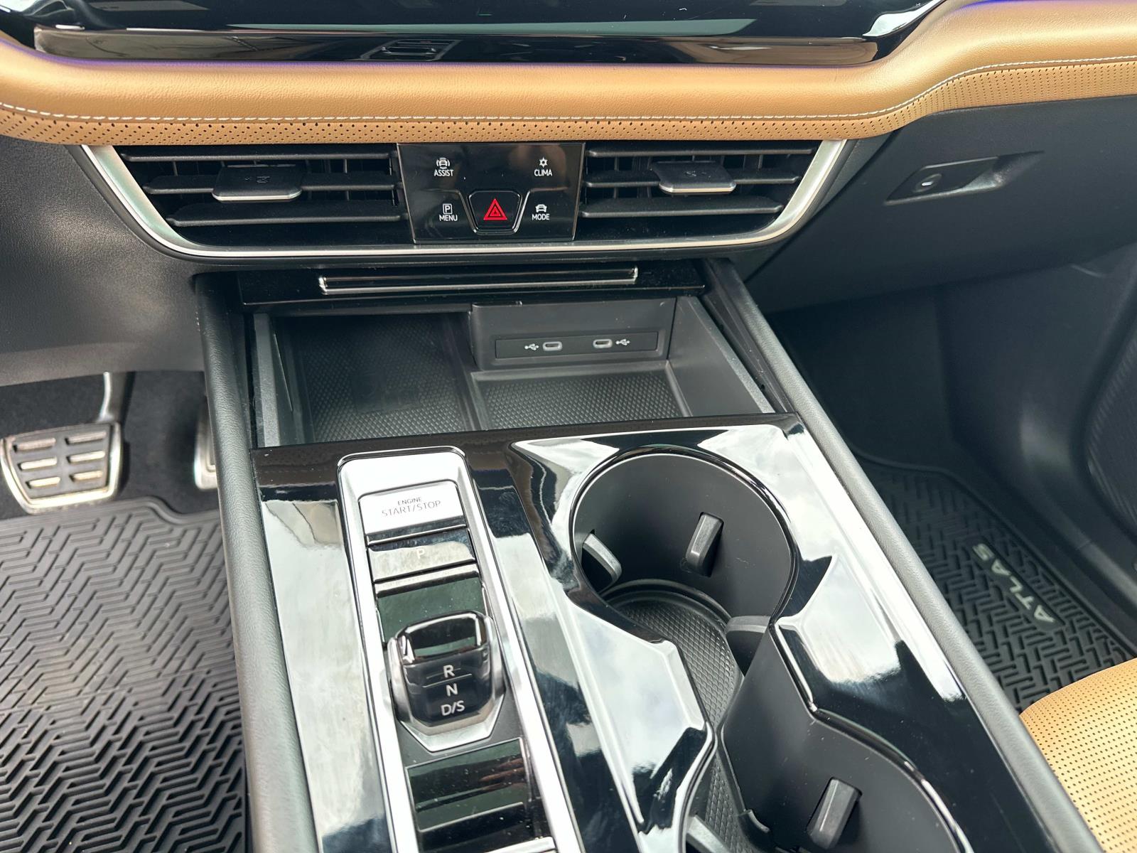 2024 Volkswagen Atlas Cross Sport SEL R-Line photo 14
