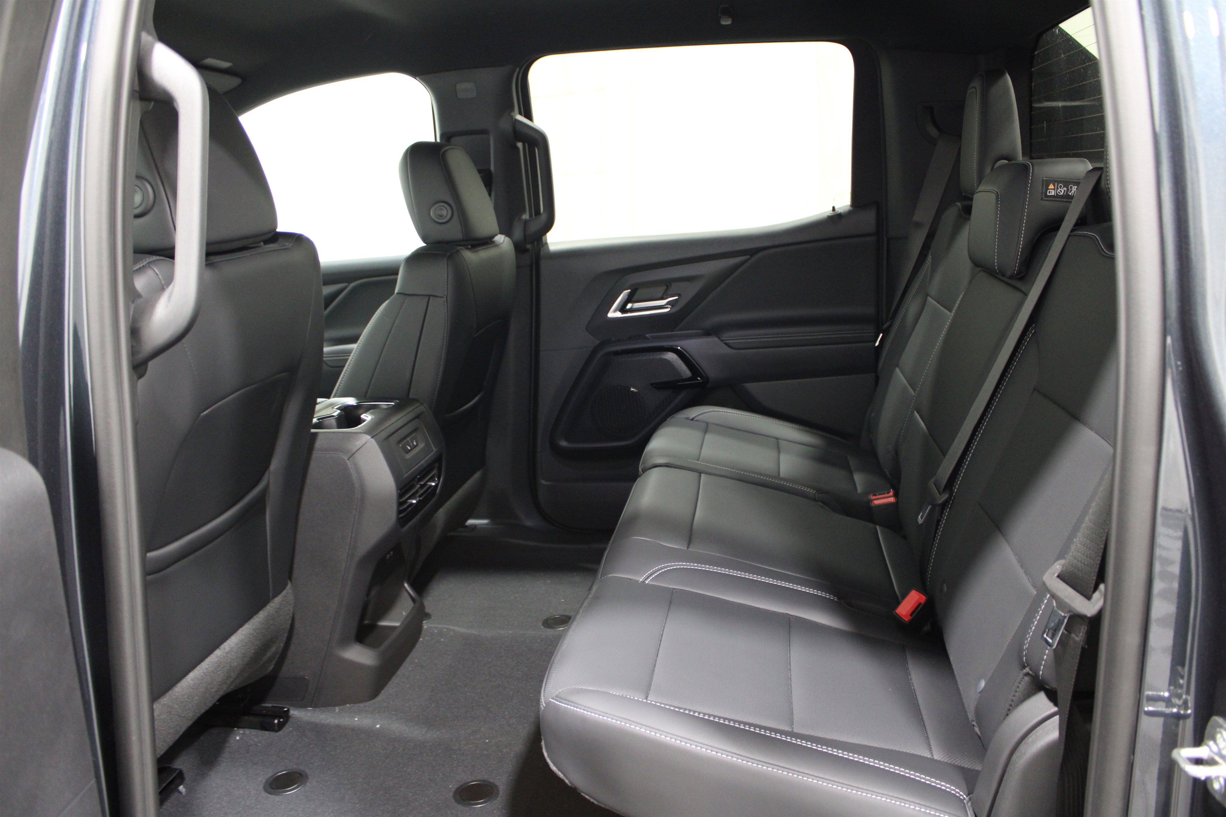 2025 Chevrolet Silverado EV LT photo 5