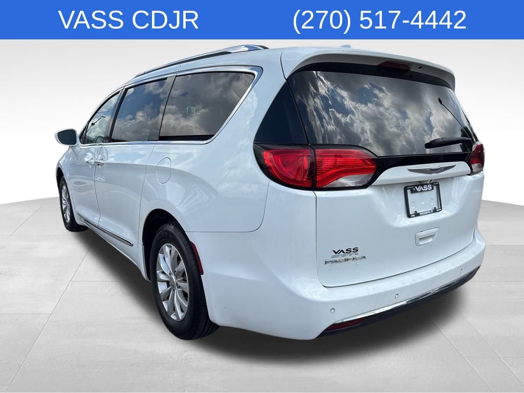 2019 Chrysler Pacifica Touring L photo 4