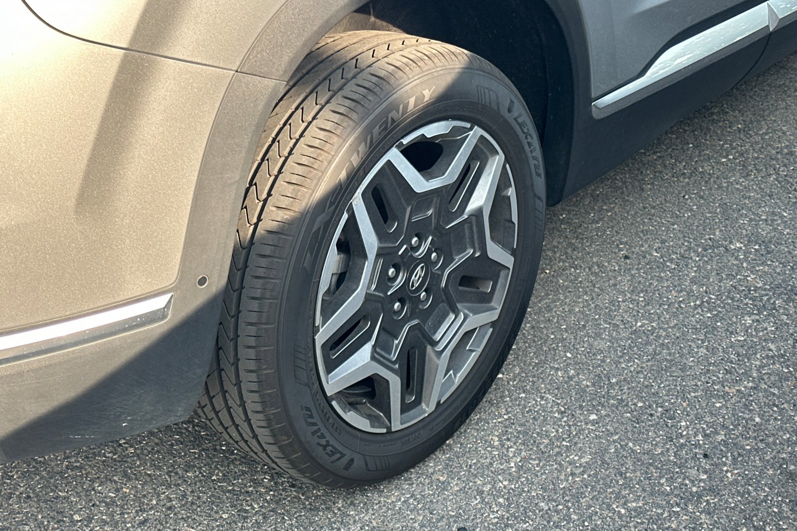 2023 Hyundai Santa Fe Limited Sport photo 4