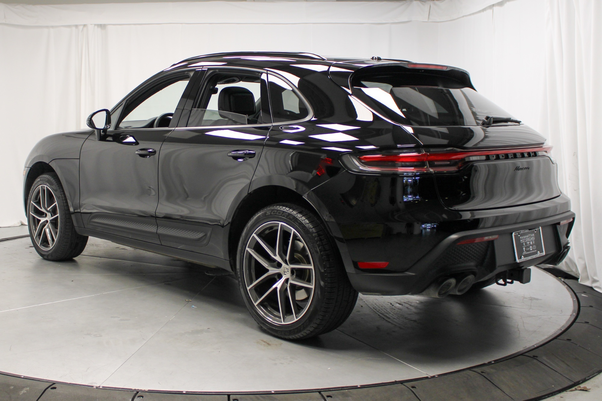 2025 Porsche Macan Base photo 7