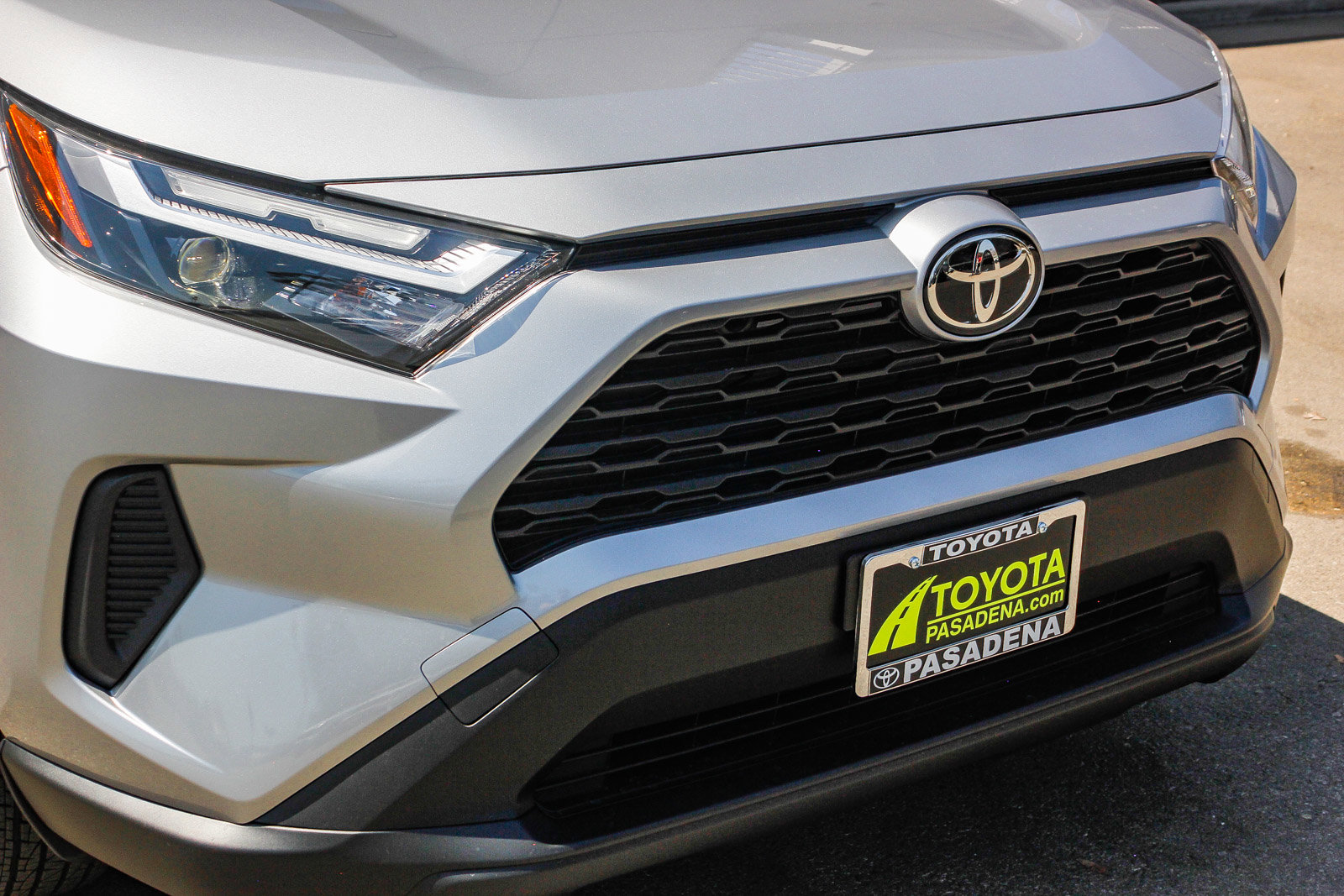 2025 Toyota RAV4 Hybrid LE photo 5