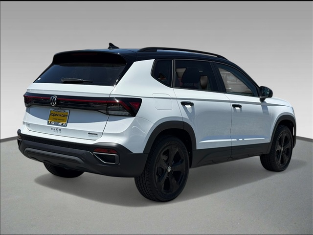 2025 Volkswagen Taos SE photo 3