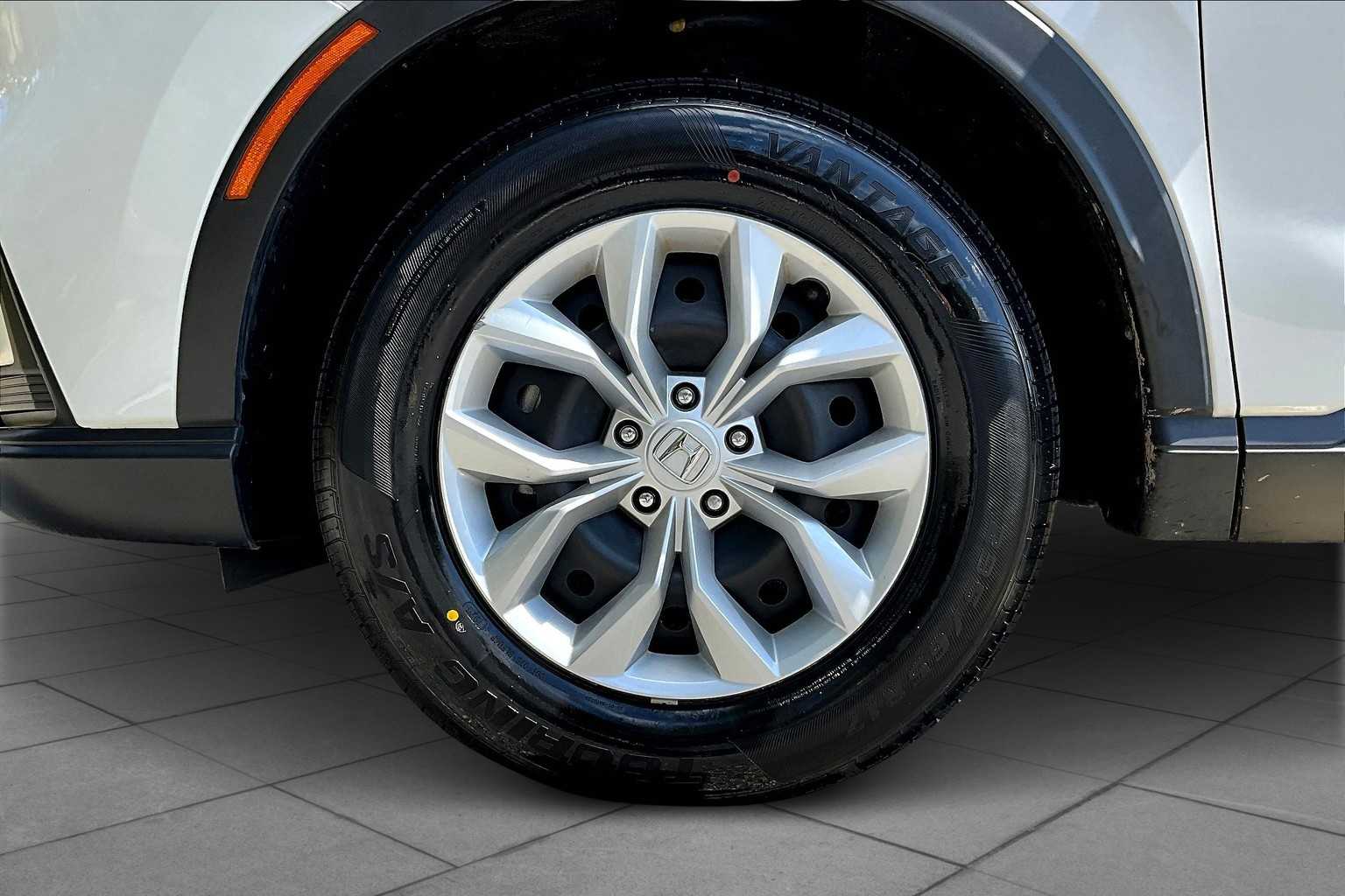 2025 Honda CR-V LX photo 9