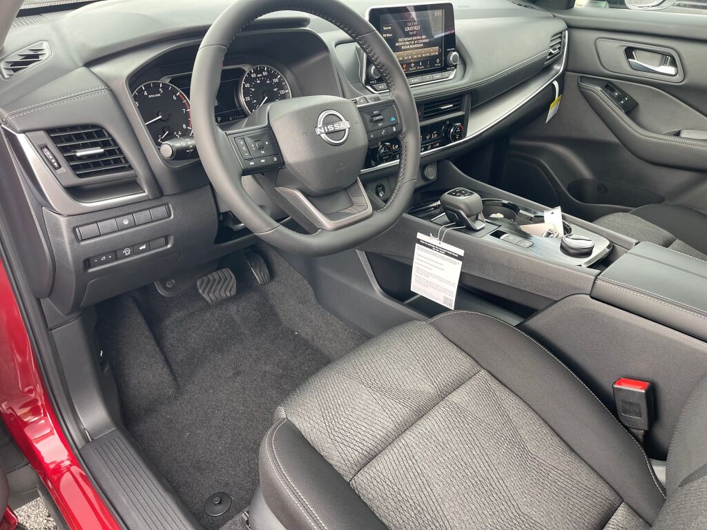 2026 Nissan Rogue SV photo 5