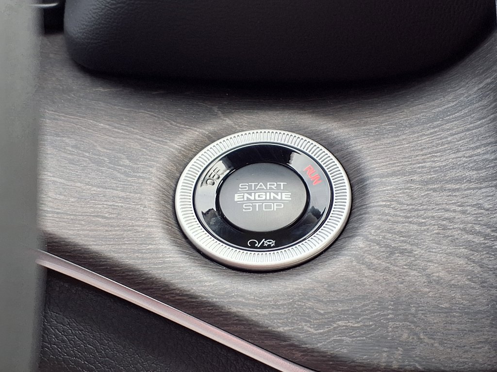 2025 Jeep Grand Cherokee Limited photo 11