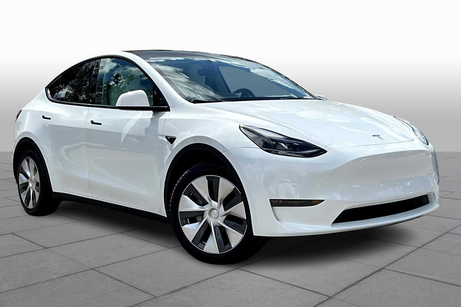 2024 Tesla Model Y Long Range photo 2