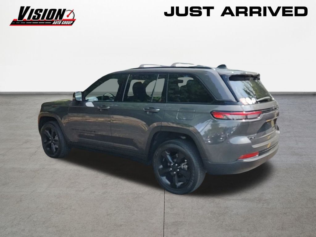 2024 Jeep Grand Cherokee Altitude X photo 3