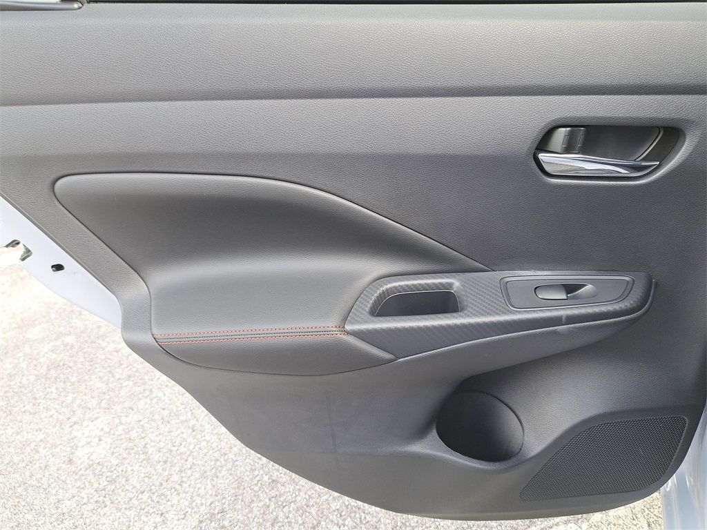2025 Nissan Versa 1.6 SR photo 14