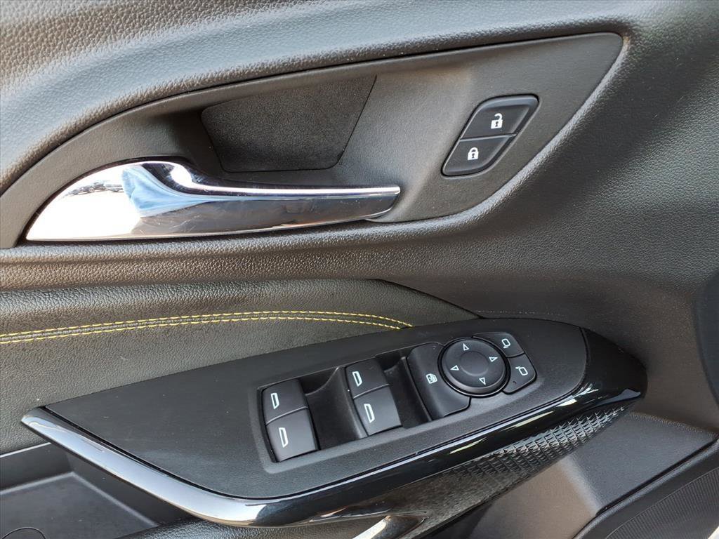 2025 Chevrolet Trax LT photo 14