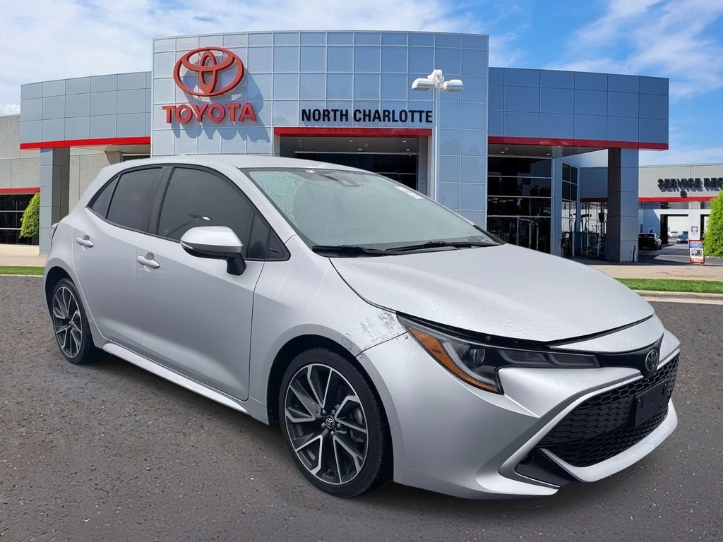 2021 Toyota Corolla Hatchback XSE's photo