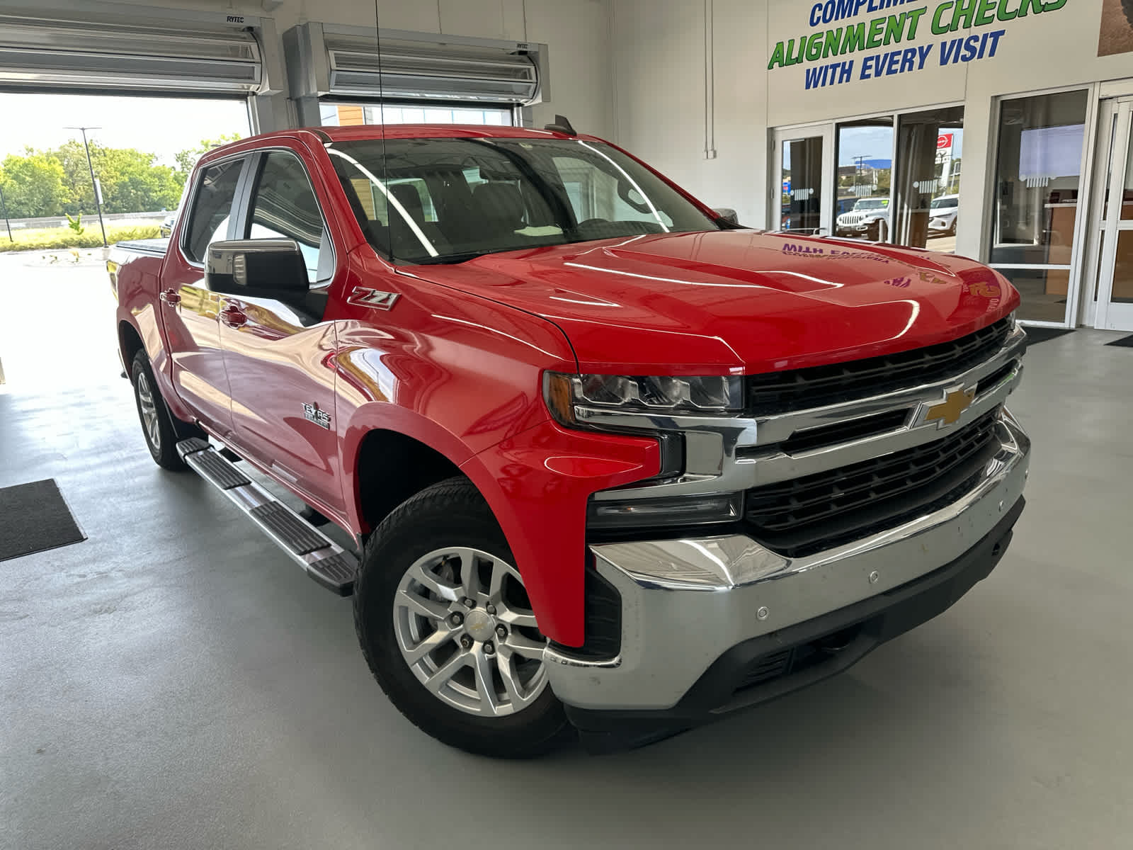 2020 Chevrolet Silverado LT photo 2